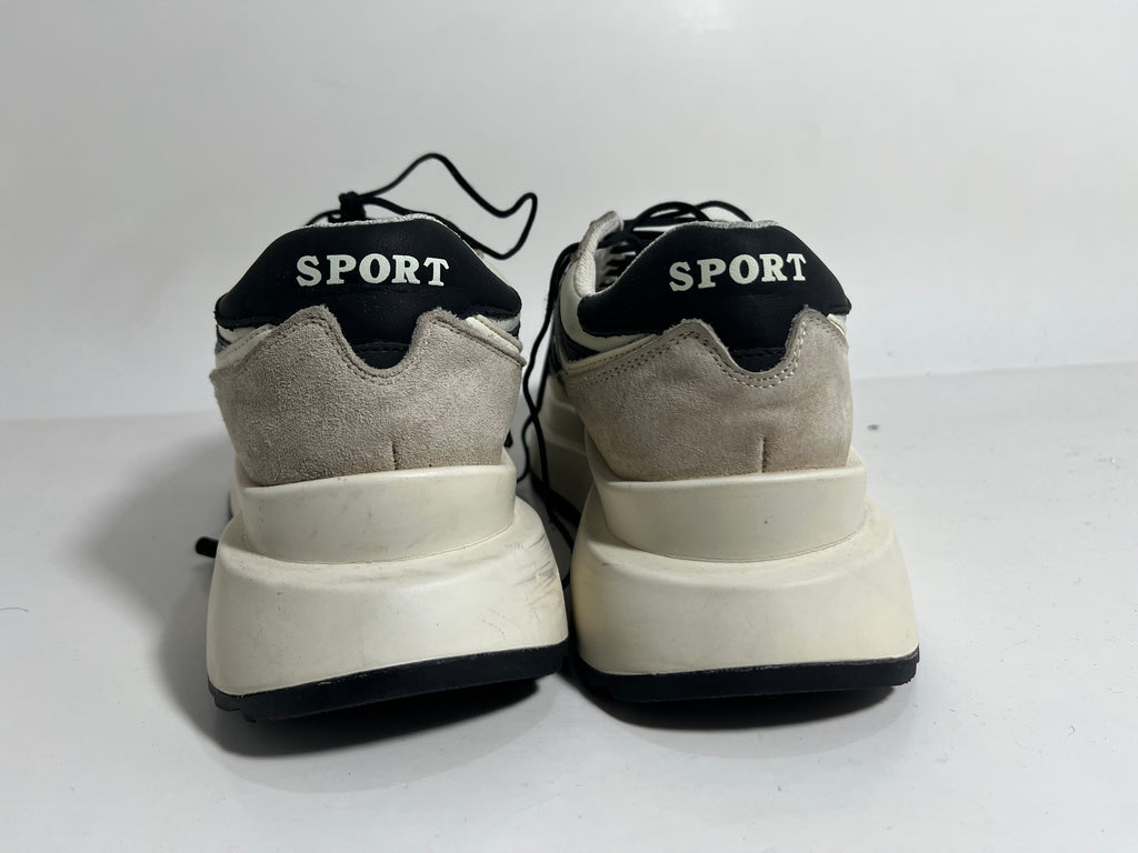 SPORT SHOES